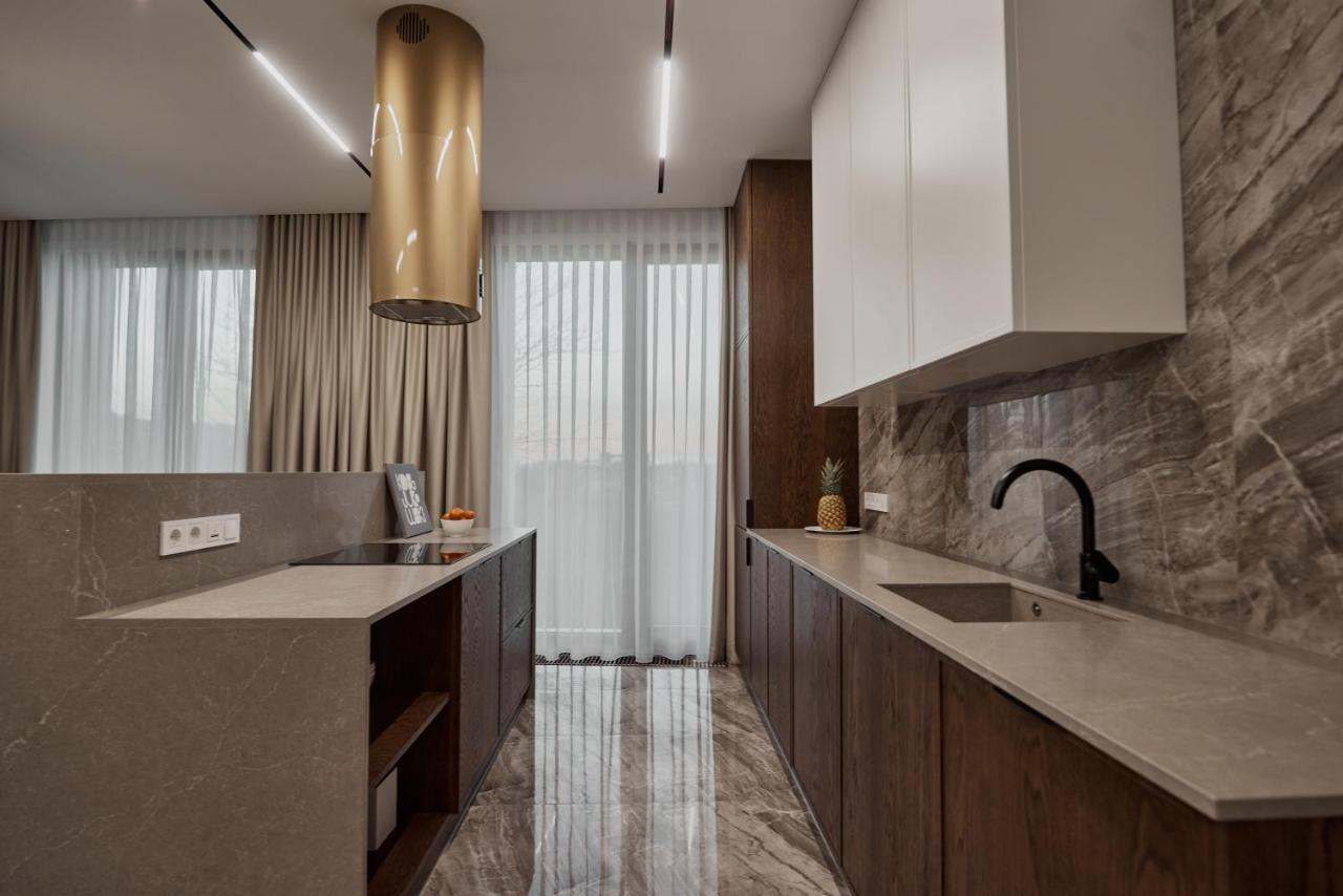 Kostjukowski Apartments Avalon Lviv Ngoại thất bức ảnh